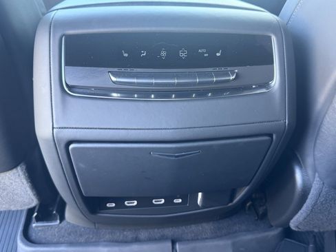 Used 2024 Cadillac Escalade Sport Platinum w/ LPO, ONYX Package image 18