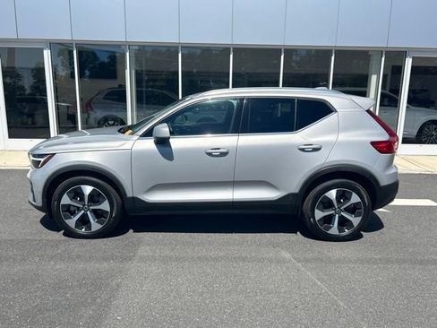 Certified 2025 Volvo XC40 B5 Plus AWD/4WD image 2