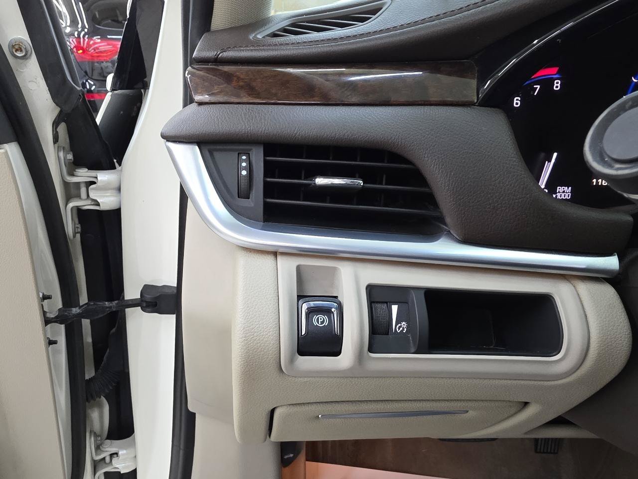 Used 2013 Cadillac XTS Luxury FWD image 36