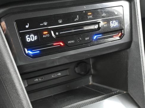 Used 2023 Volkswagen Tiguan SE FWD image 19
