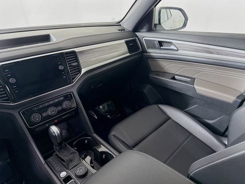 Certified 2022 Volkswagen Atlas Cross Sport SE w/ Panoramic Sunroof Package image 22