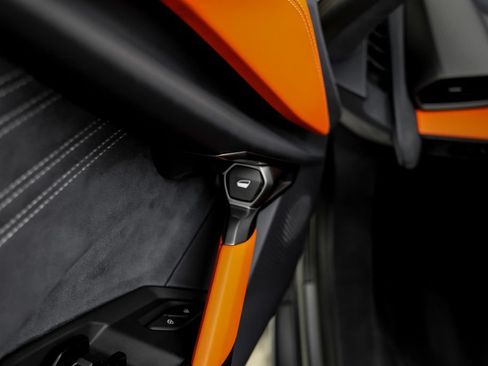 Used 2025 Lamborghini Revuelto AWD/4WD image 48