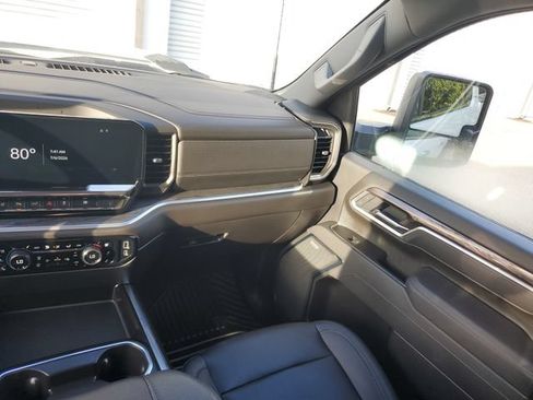 Used 2025 Chevrolet Silverado 2500 LTZ w/ LTZ Convenience Package AWD/4WD image 16