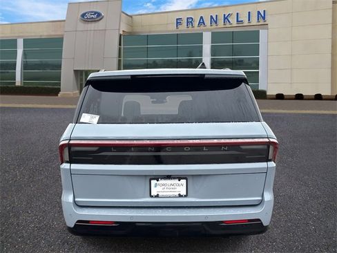 New 2025 Lincoln Navigator Reserve w/ Jet Appearance Package image 6