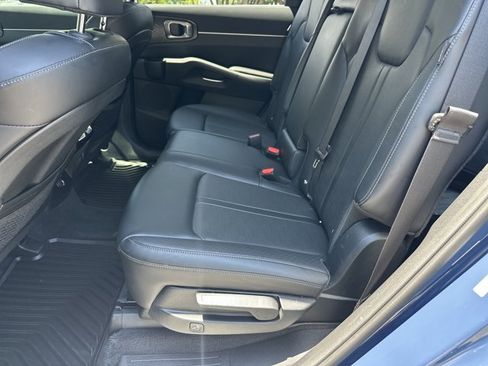 Used 2025 Kia Sorento S w/ Panoramic Sunroof Package FWD image 25