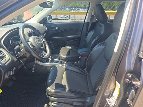 Used 2019 Jeep Compass Latitude w/ Cold Weather Group AWD/4WD image 5