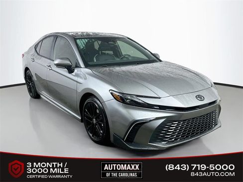 Used 2026 Toyota Camry SE FWD image 1