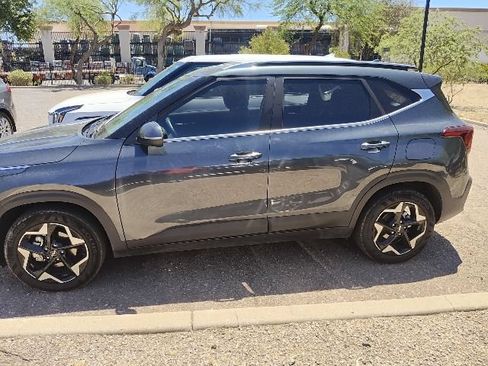 Certified 2024 Kia Seltos EX FWD image 18