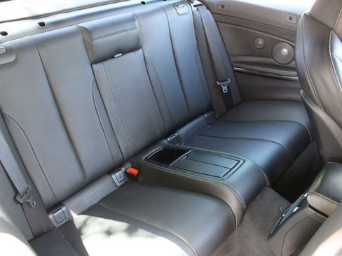 Used 2015 BMW M4 Convertible image 18