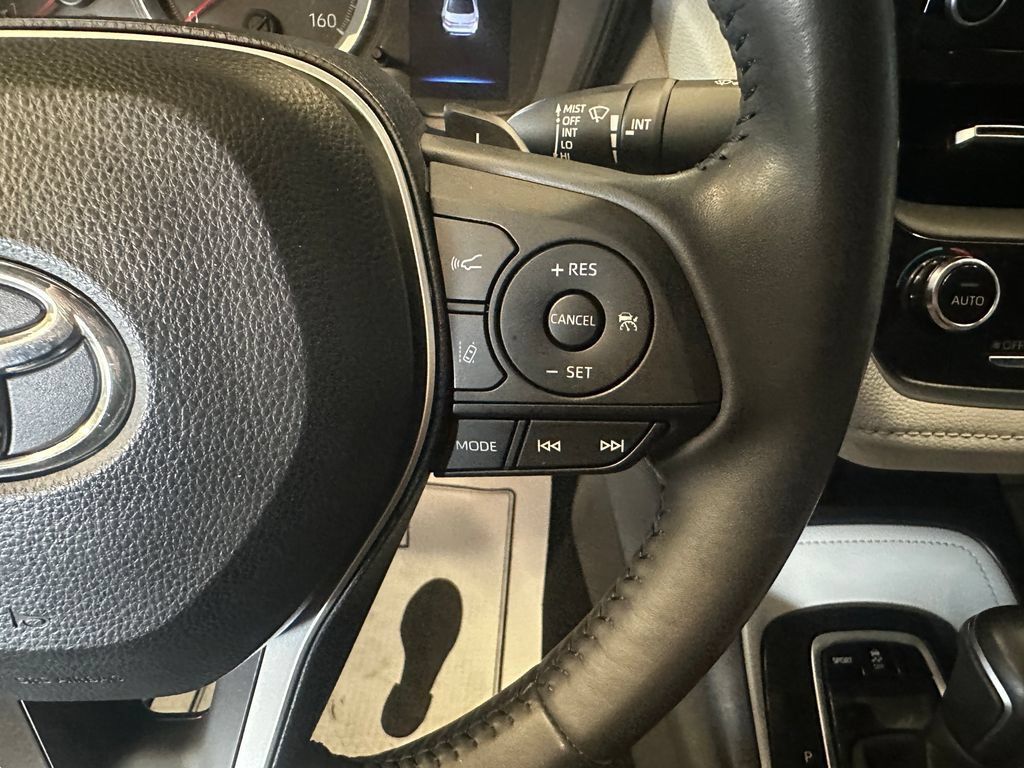 Used 2020 Toyota Corolla SE FWD image 12