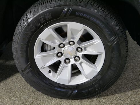 Used 2022 Chevrolet Silverado 1500 LT AWD/4WD image 15