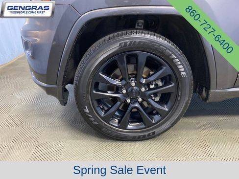 Certified 2021 Jeep Grand Cherokee Laredo X AWD/4WD image 48