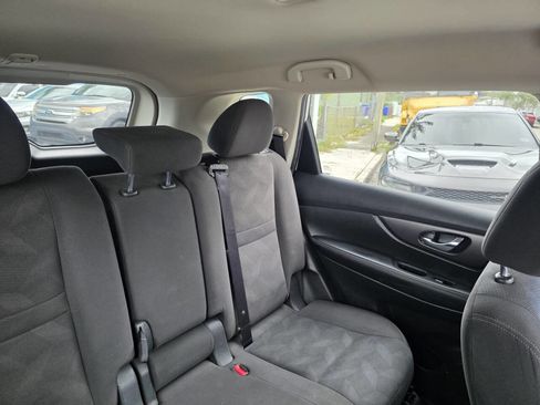 Used 2016 Nissan Rogue SV AWD/4WD image 16