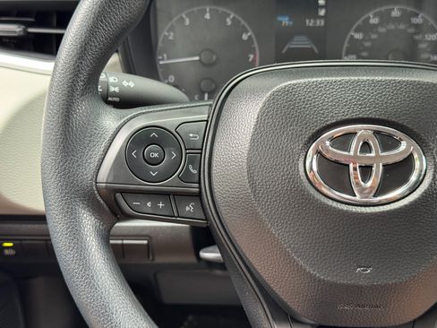 Used 2025 Toyota Corolla LE FWD image 19