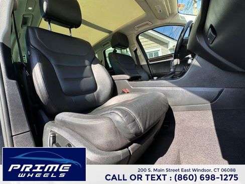 Used 2015 Volkswagen Touareg VR6 AWD/4WD image 17