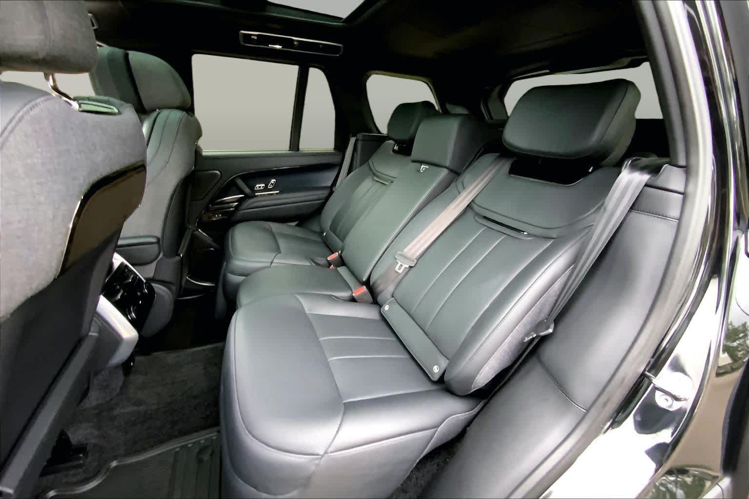 Used 2025 Land Rover Range Rover SV AWD/4WD image 19