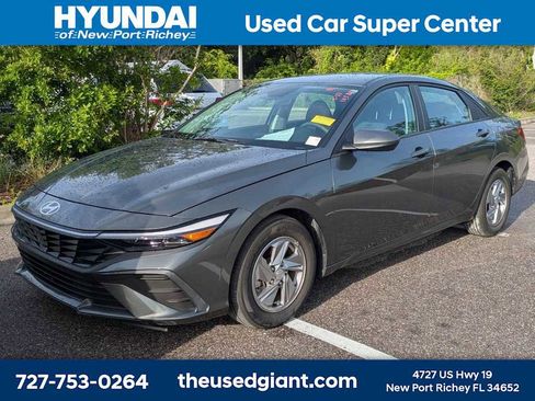 Used 2025 Hyundai Elantra SE w/ Cargo Package FWD image 1