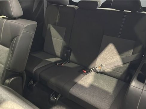 Used 2025 GMC Acadia Elevation image 41