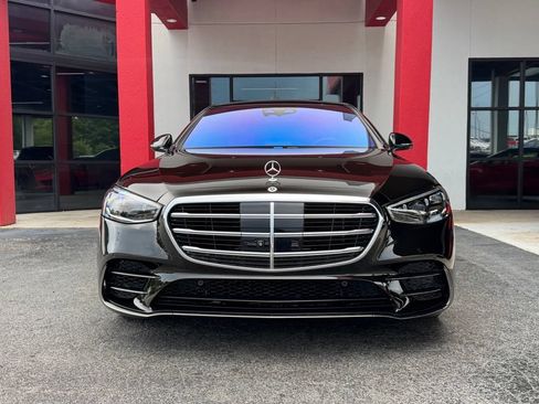 Used 2023 Mercedes-Benz S 580 4MATIC Sedan image 3