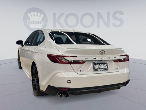 Used 2025 Toyota Camry SE image 2