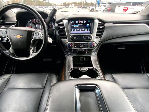 Used 2020 Chevrolet Suburban LT image 16