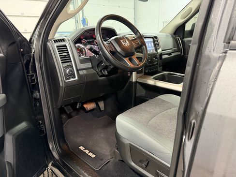 Used 2018 RAM 3500 Big Horn image 26