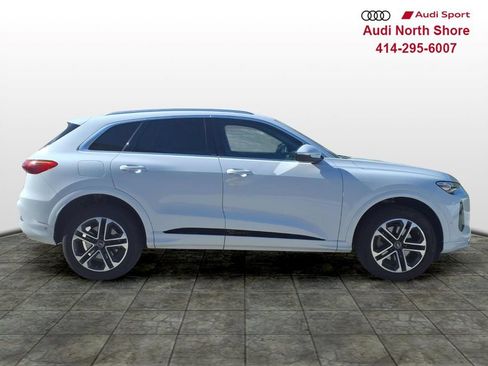 Used 2025 Audi Q5 Premium Plus w/ Premium Plus AWD/4WD image 3