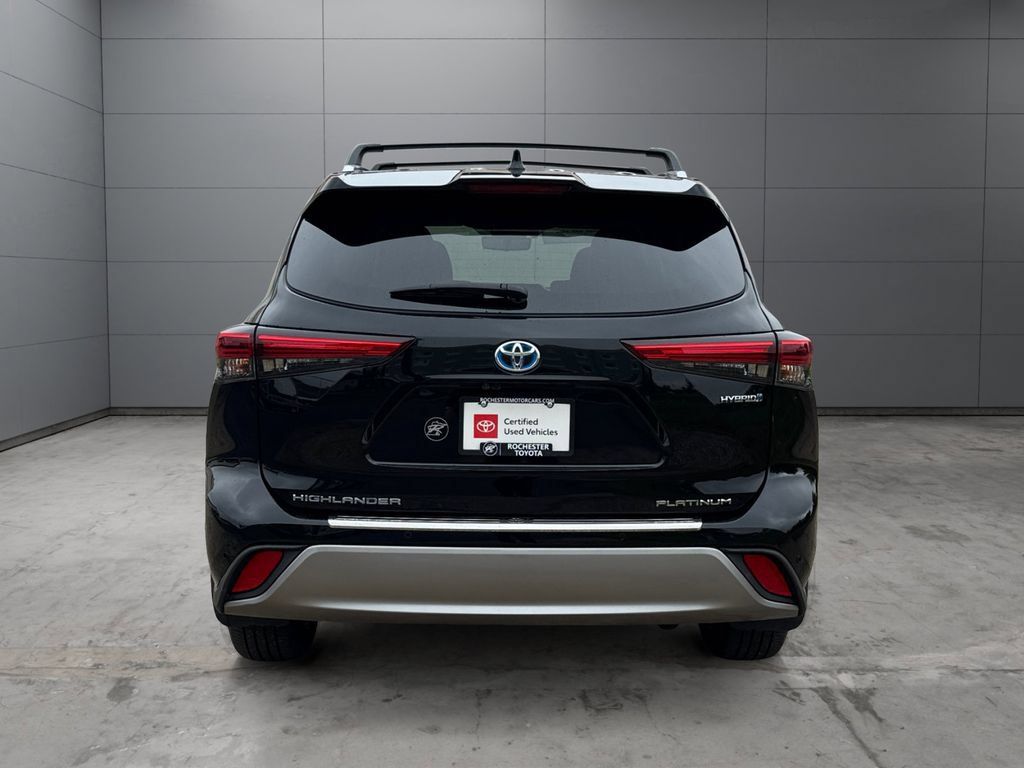 Certified 2022 Toyota Highlander Platinum AWD/4WD image 4