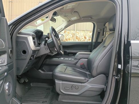 Used 2023 Ford Expedition XLT image 32