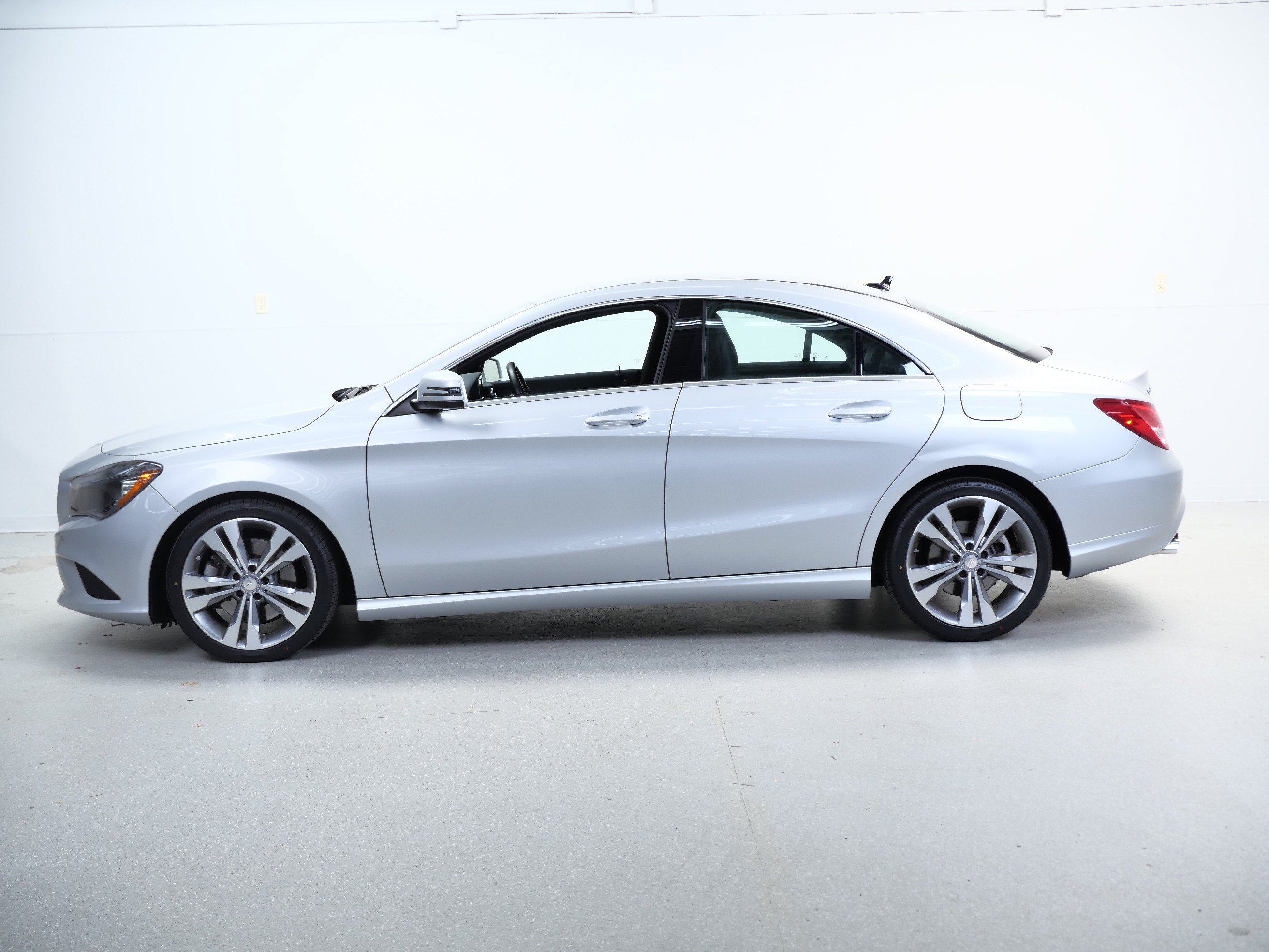Used 2014 Mercedes-Benz CLA 250 image 9