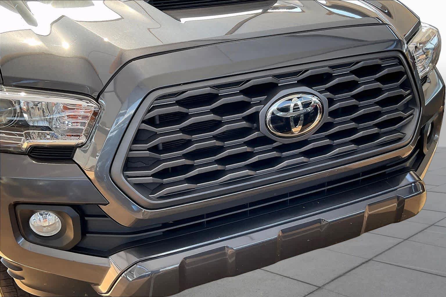 Used 2020 Toyota Tacoma TRD Sport w/ Technology Package AWD/4WD image 29