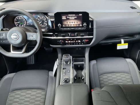 Used 2025 Nissan Pathfinder SV AWD/4WD image 31