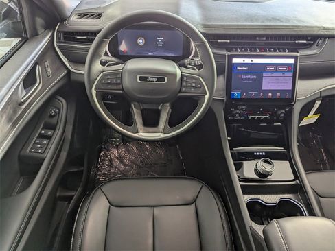 New 2025 Jeep Grand Cherokee Limited image 13