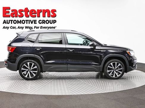 Used 2024 Volkswagen Taos SE FWD image 4