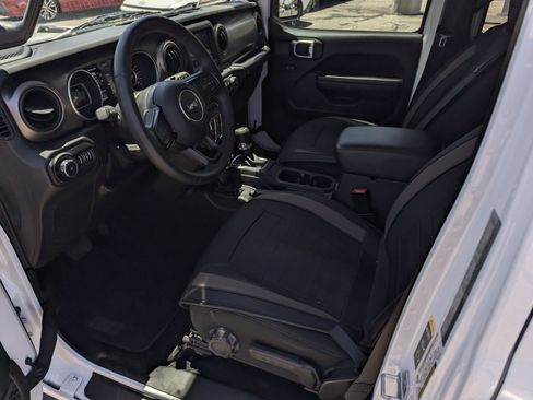 Used 2021 Jeep Wrangler Unlimited Sport AWD/4WD image 9