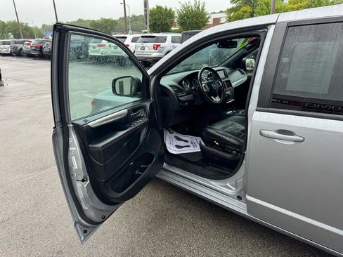 Used 2019 Dodge Grand Caravan GT FWD image 12