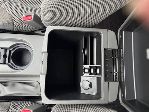 Used 2020 Nissan Frontier SV w/ Midnight Edition Floor Mats image 24