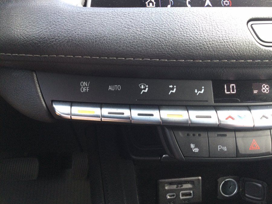 Used 2019 Cadillac XT4 Premium Luxury AWD/4WD image 35