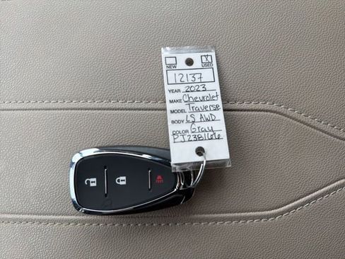 Used 2023 Chevrolet Traverse LS AWD/4WD image 33