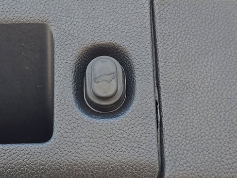 Used 2020 GMC Yukon XL SLT image 35