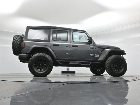 Used 2018 Jeep Wrangler Unlimited Sport image 44