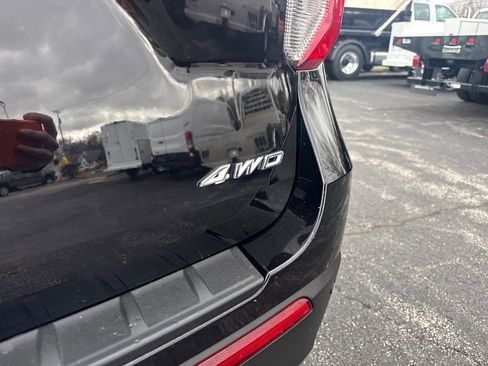 Used 2023 Ford Explorer XLT w/ Equipment Group 202A image 11