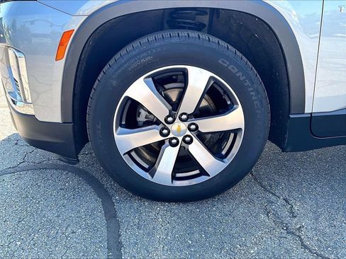 Used 2023 Chevrolet Traverse LT w/ LT Premium Package AWD/4WD image 7