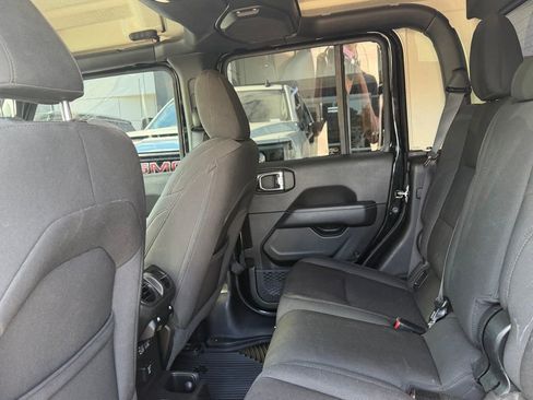 Used 2023 Jeep Gladiator Overland AWD/4WD image 11