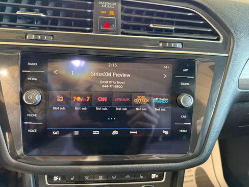 Used 2018 Volkswagen Tiguan SE w/ Panoramic Sunroof Package image 17
