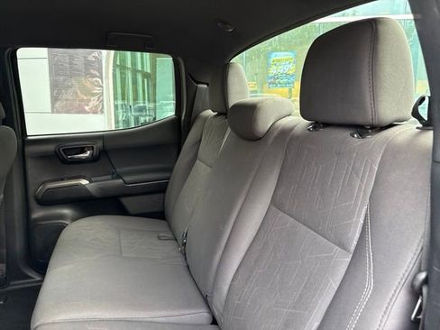 Used 2017 Toyota Tacoma TRD Sport w/ Tow Package (A/T) AWD/4WD image 25