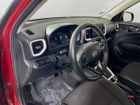 Certified 2023 Hyundai Venue Limited w/ Cargo Package FWD image 9
