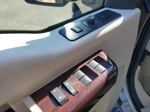 Used 2010 Ford F250 Lariat image 18