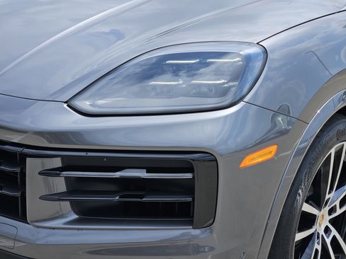 Used 2024 Porsche Cayenne S image 12