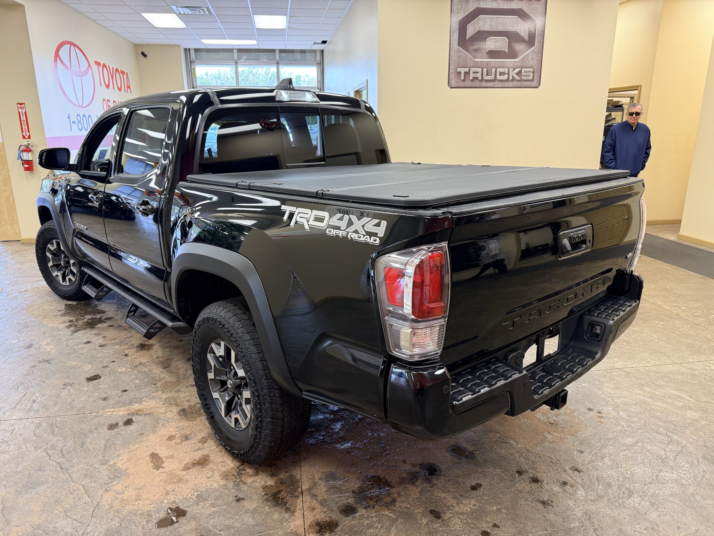 Used 2023 Toyota Tacoma TRD Off-Road w/ TRD Premium Off Road Package AWD/4WD image 8